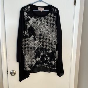 Philosophy Black and White Tunic Top with Geometric Pattern 1X